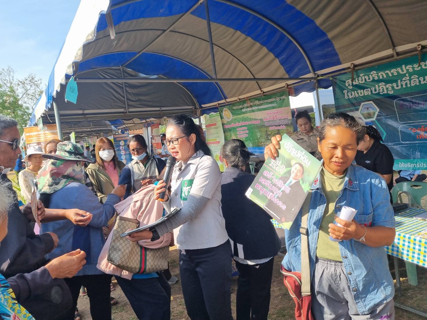 title - วันศุกร์ที่ 20 กุมภาพันธ์ 2569 นายประเสริฐ กาญจนเกียรติกุล ปฏิรูปที่ดินจังหวัดบุรีรัมย์ มอบหมายให้นางนวลละออง ชูมาตย์ ผู้อำนวยการกลุ่มยุทธศาสตร์ฯ พร้อมด้วยเจ้าหน้าที่ ส.ป.ก.บุรีรัมย์ ร่วงงานหน่วยแพทย์ พอ.สว. และโครงการบำบัดทุกข์ บำรุงสุข วิถีใหม่ สร้างรอยยิ้มให้ประชาชน